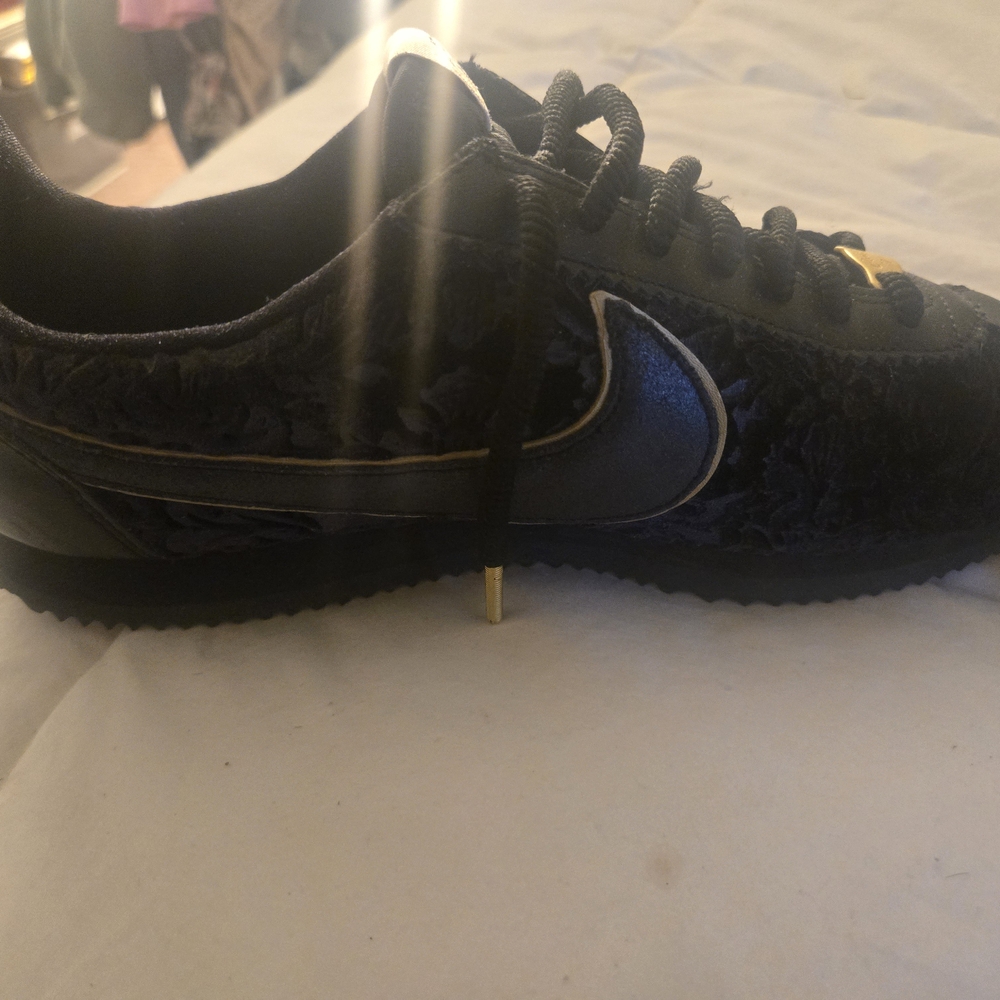 Nike Classic Cortez Black Velvet Embossed Royalty Print Women's Size 10 - Picture 3 of 8
